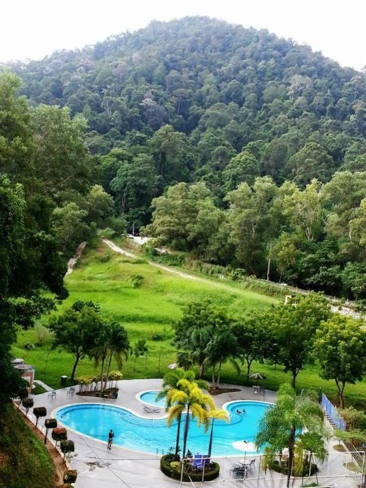 Lumut Valley Resort Condominium Extérieur photo